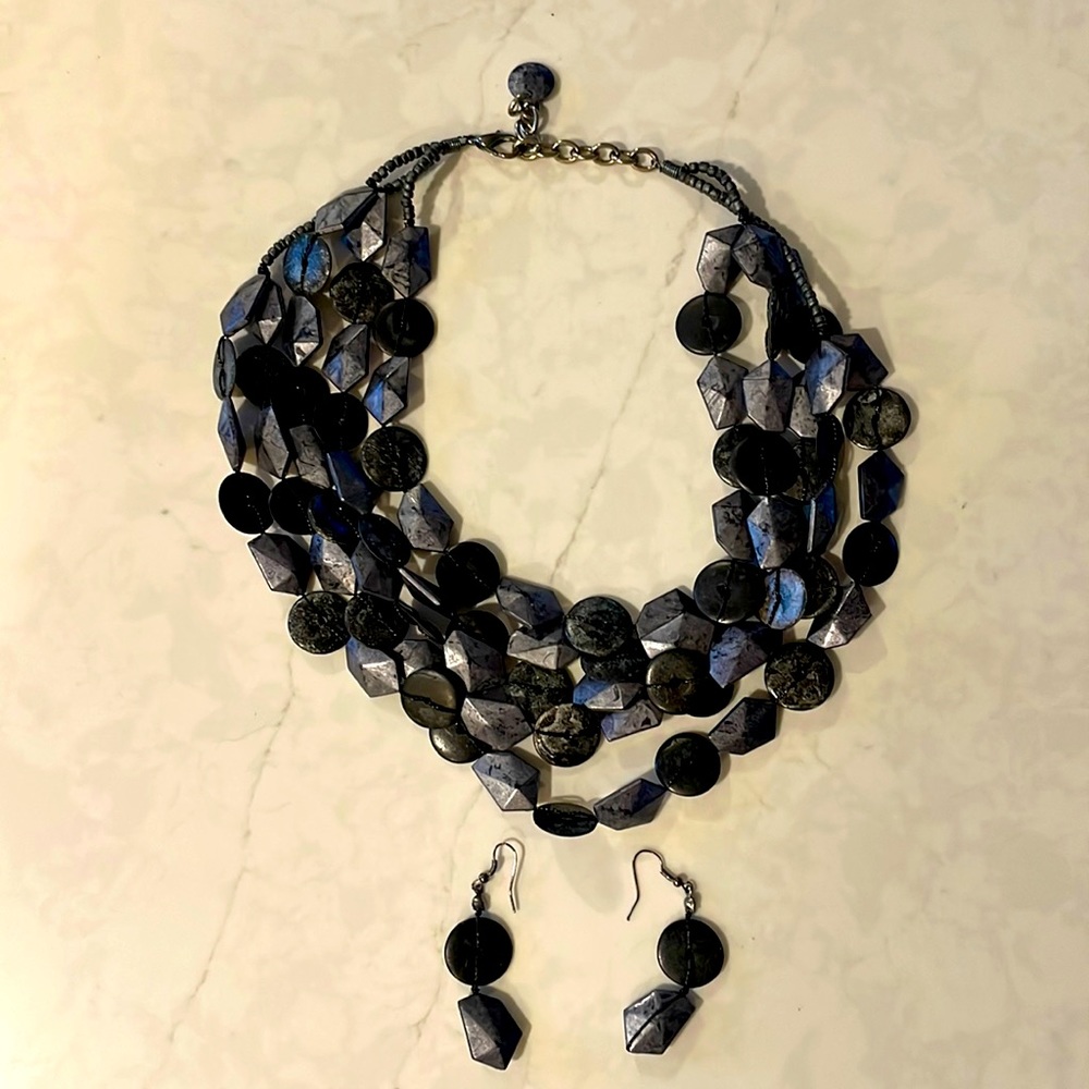 Necklace and earring set